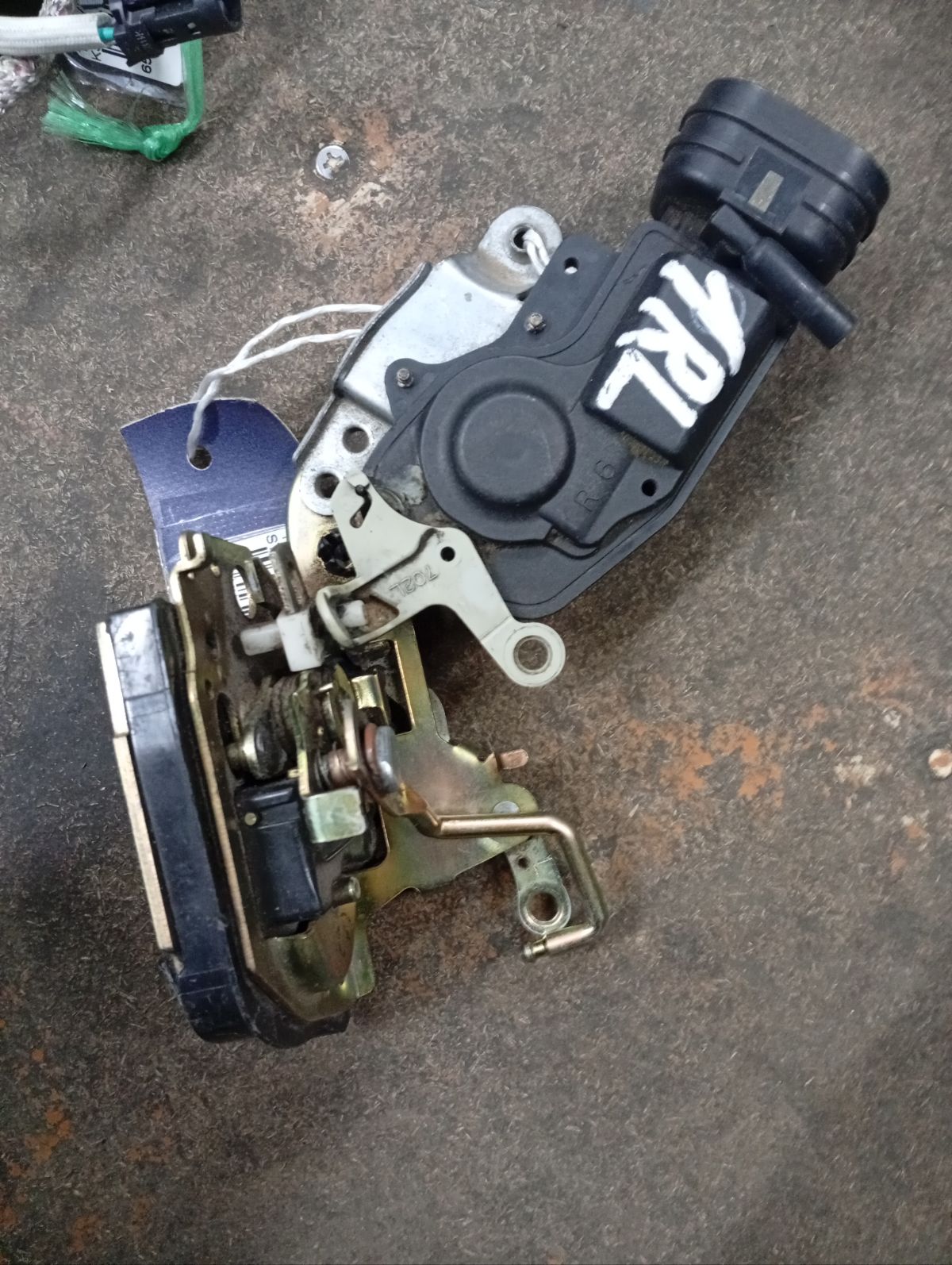 Замок двери на Toyota Caldina ST190G Фото 3