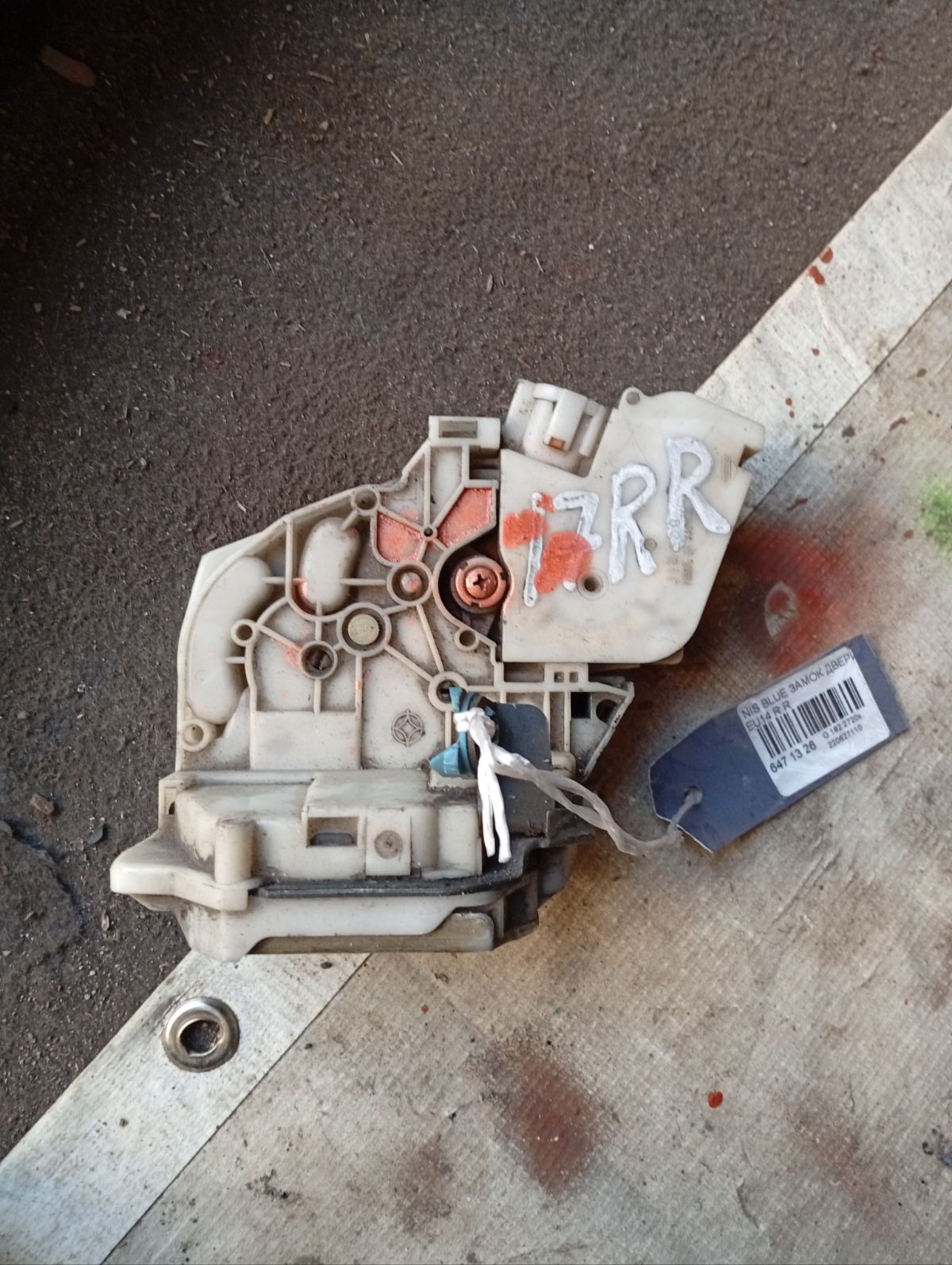 Замок двери на Nissan Bluebird EU14 Фото 2
