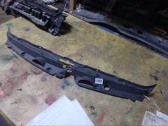 Защита замка капота 53292-68010 на Toyota Wish ZNE10G 1ZZ-FE Фото 2