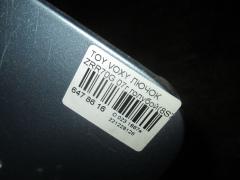 Лючок на Toyota Voxy ZRR70G Фото 2