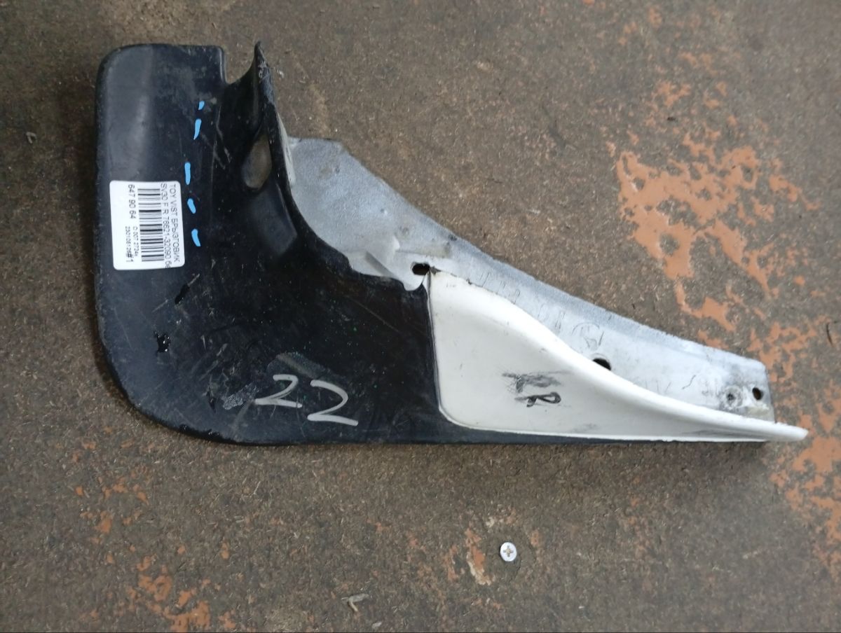 Брызговик 76621-32090 на Toyota Vista SV30 Фото 4