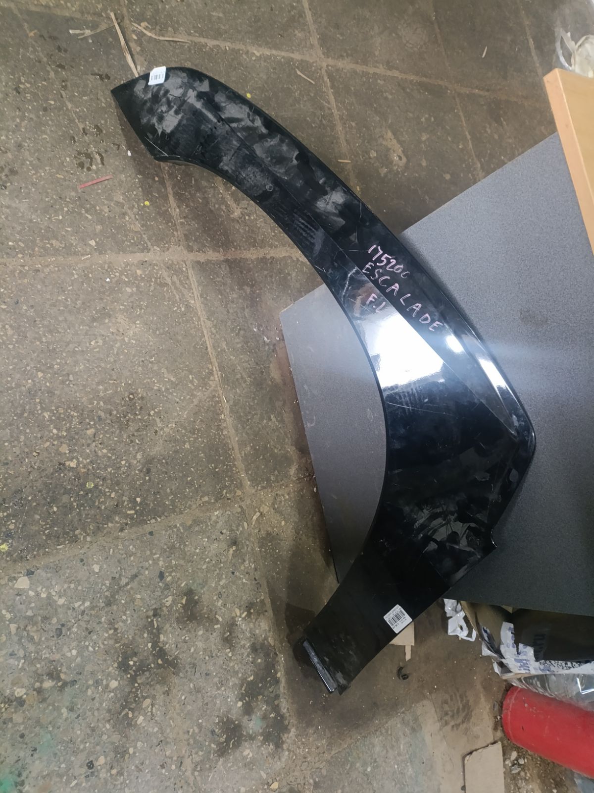 Дефендер крыла на Cadillac Escalade K LQ9 Фото 9