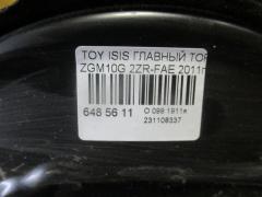 Главный тормозной цилиндр 47201-68010 на Toyota Isis ZGM10G 2ZR-FAE Фото 3