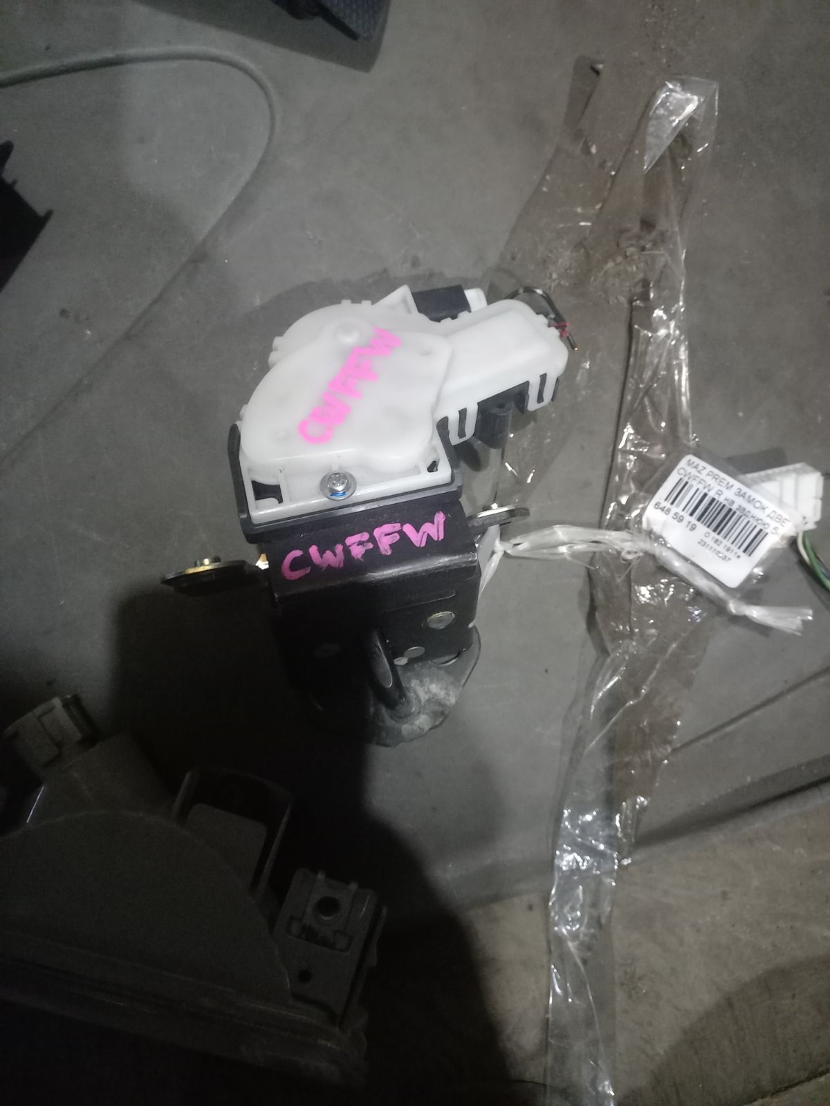 Замок двери на Mazda Premacy CWFFW Фото 2