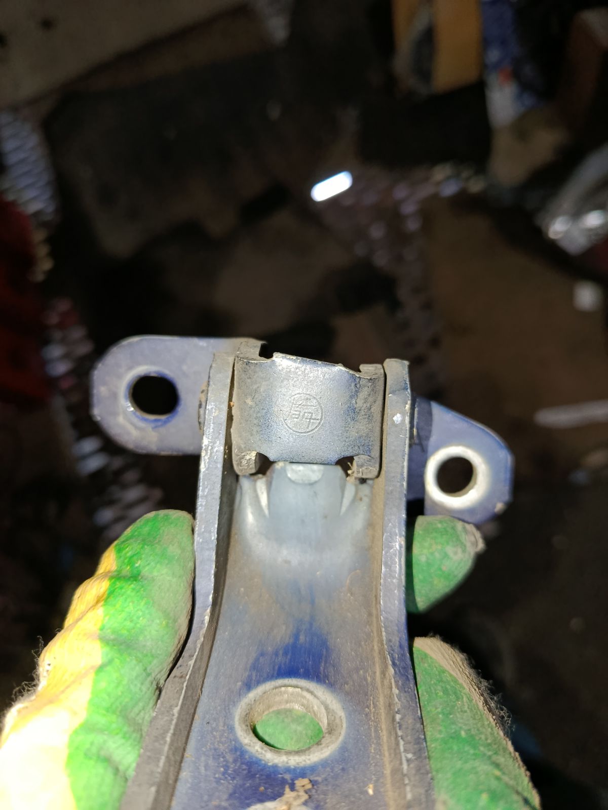 Петля двери шарнирная на Toyota Rav 4 SXA10 Фото 5
