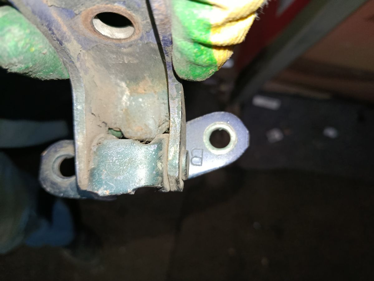 Петля двери шарнирная на Toyota Rav 4 SXA10 Фото 6