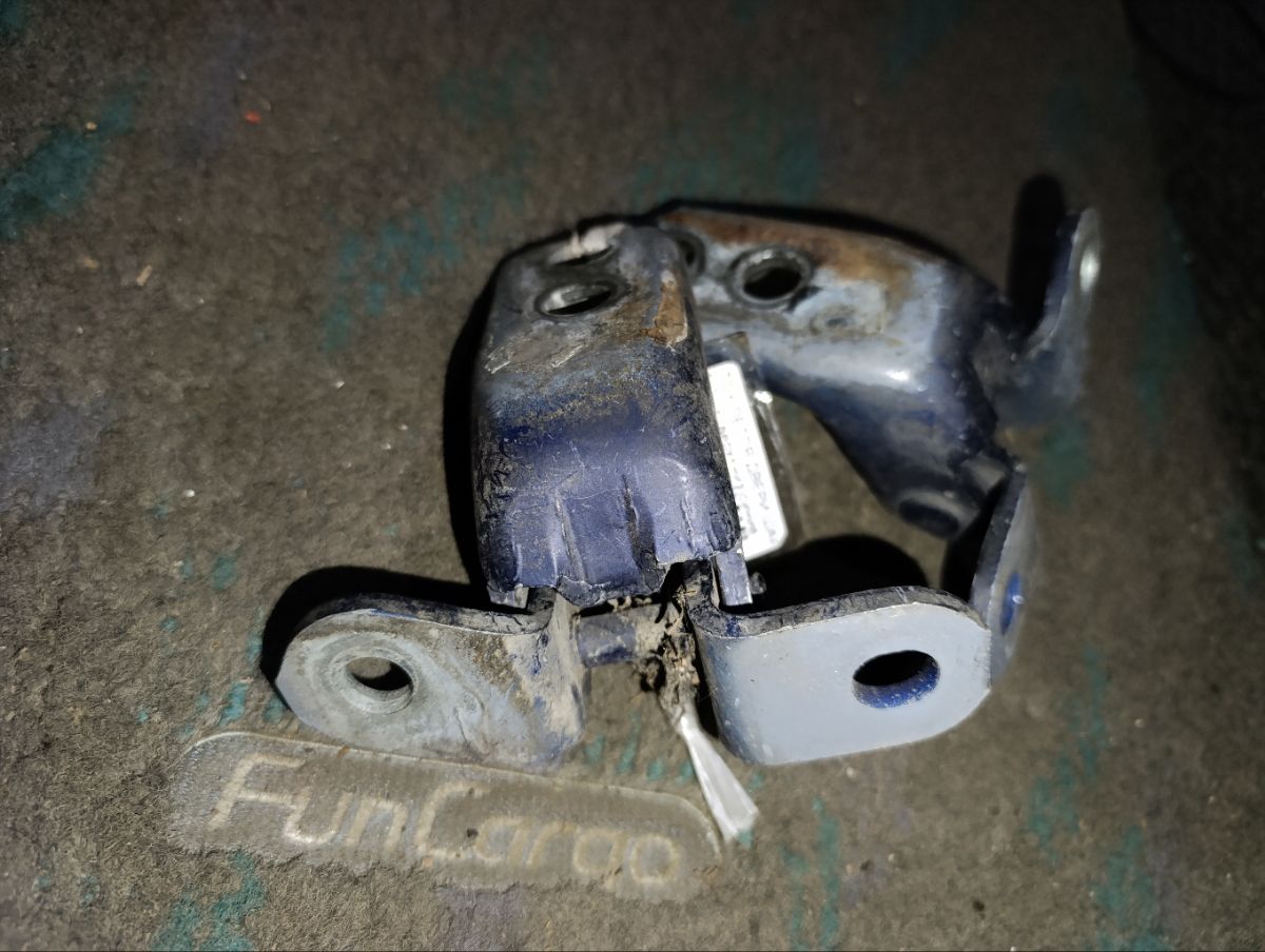 Петля двери шарнирная на Toyota Rav 4 SXA10 Фото 8