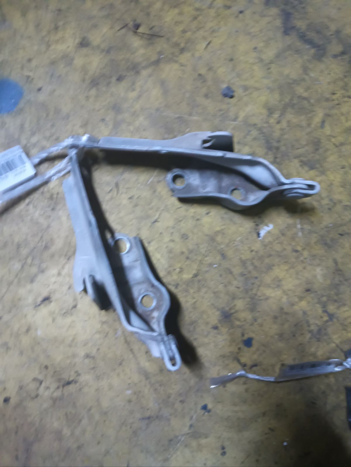 Крепление капота 53410-22110, 53420-22110 на Toyota Mark Ii GX100 Фото 2