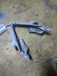 Крепление капота 53410-22110, 53420-22110 на Toyota Mark Ii GX100 Фото 2