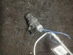 Насос омывателя стекла 85330-60160 на Toyota Vitz SCP90 2SZ-FE Фото 2