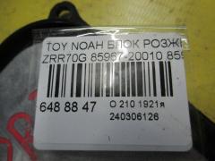 Блок розжига ксенона 85967-20010 на Toyota Noah ZRR70G Фото 4
