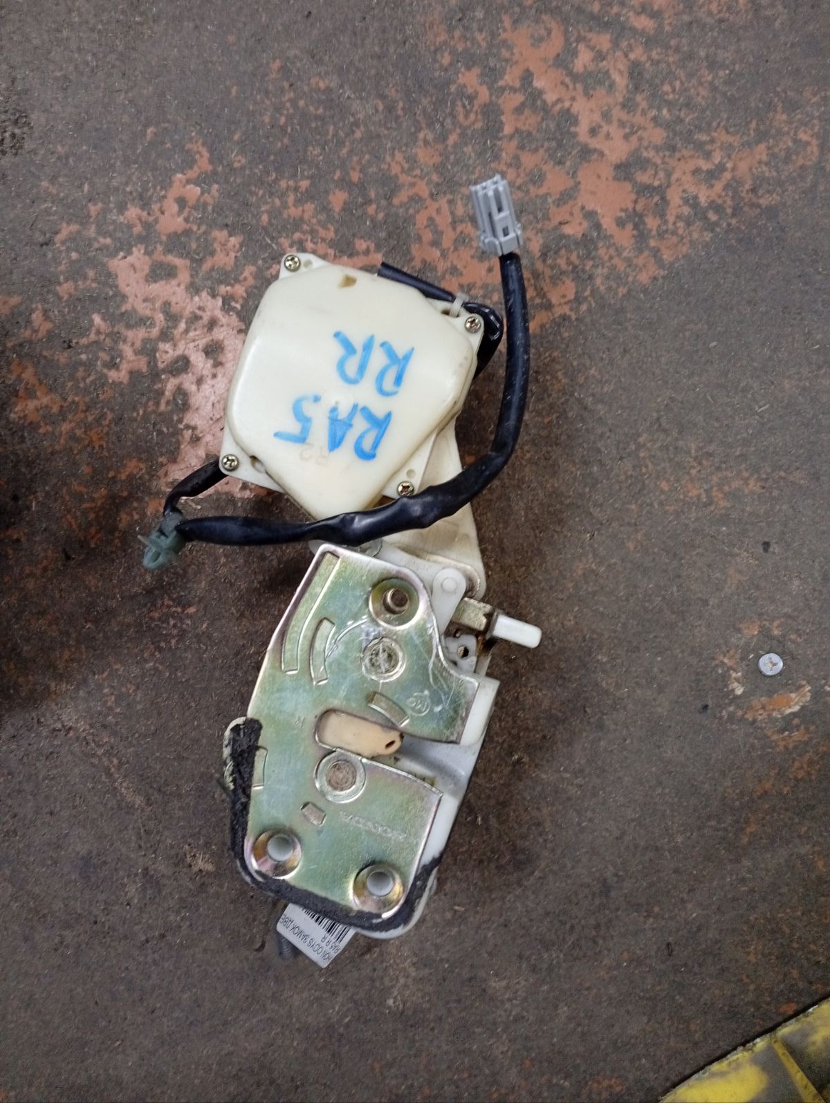 Замок двери на Honda Odyssey RA5 Фото 3