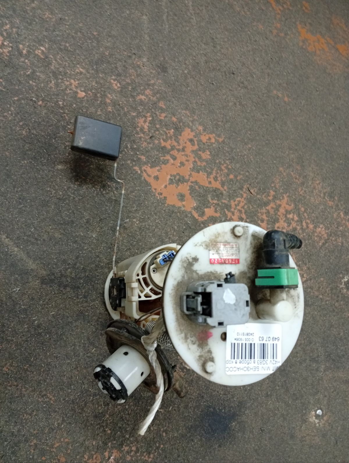 Бензонасос на Mitsubishi Minica H42V 3G83 Фото 4