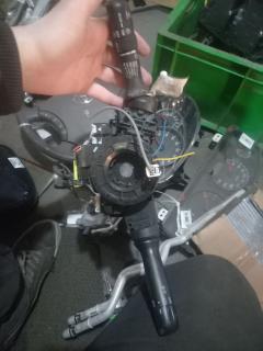 Переключатель поворотов на Toyota Allion NZT260 Фото 2