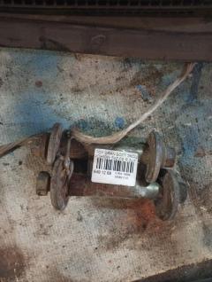 Болт эксцентриковый 48409-26050 на Toyota Grand Hiace VCH10W 5VZ-FE Фото 2