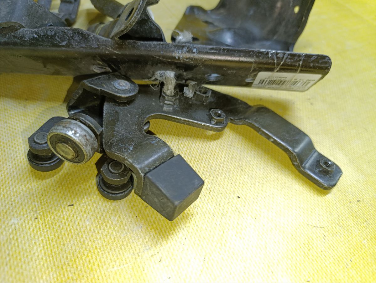 Ролик двери на Mazda Mpv LW3W Фото 3