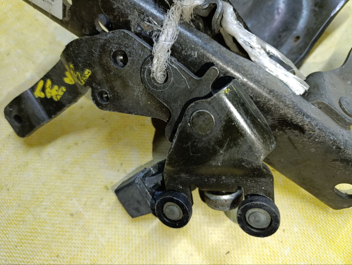 Ролик двери на Mazda Mpv LW3W Фото 6