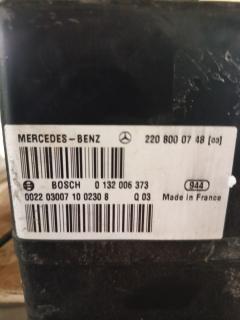 Компрессор центрального замка A2208002715 на Mercedes-Benz S-Class W220 Фото 3