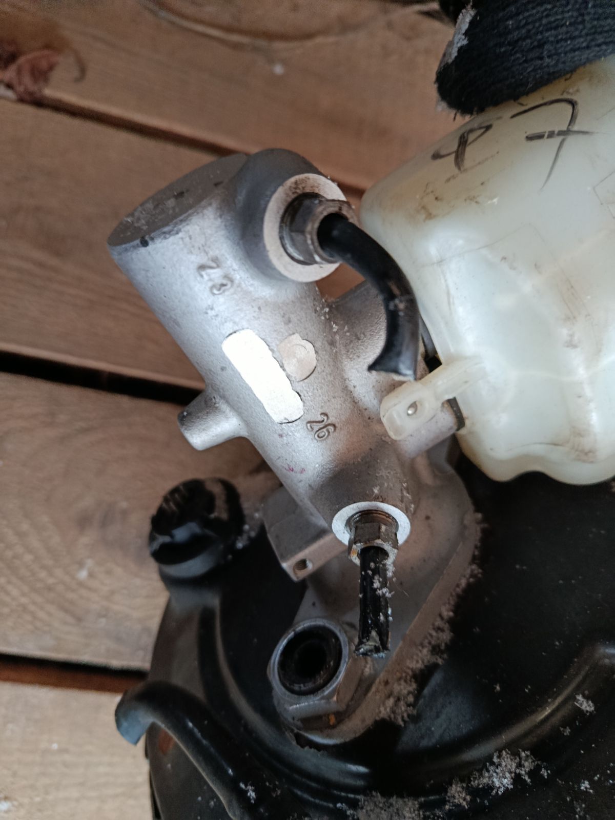 Главный тормозной цилиндр на Audi Q7 4L BUG Фото 7