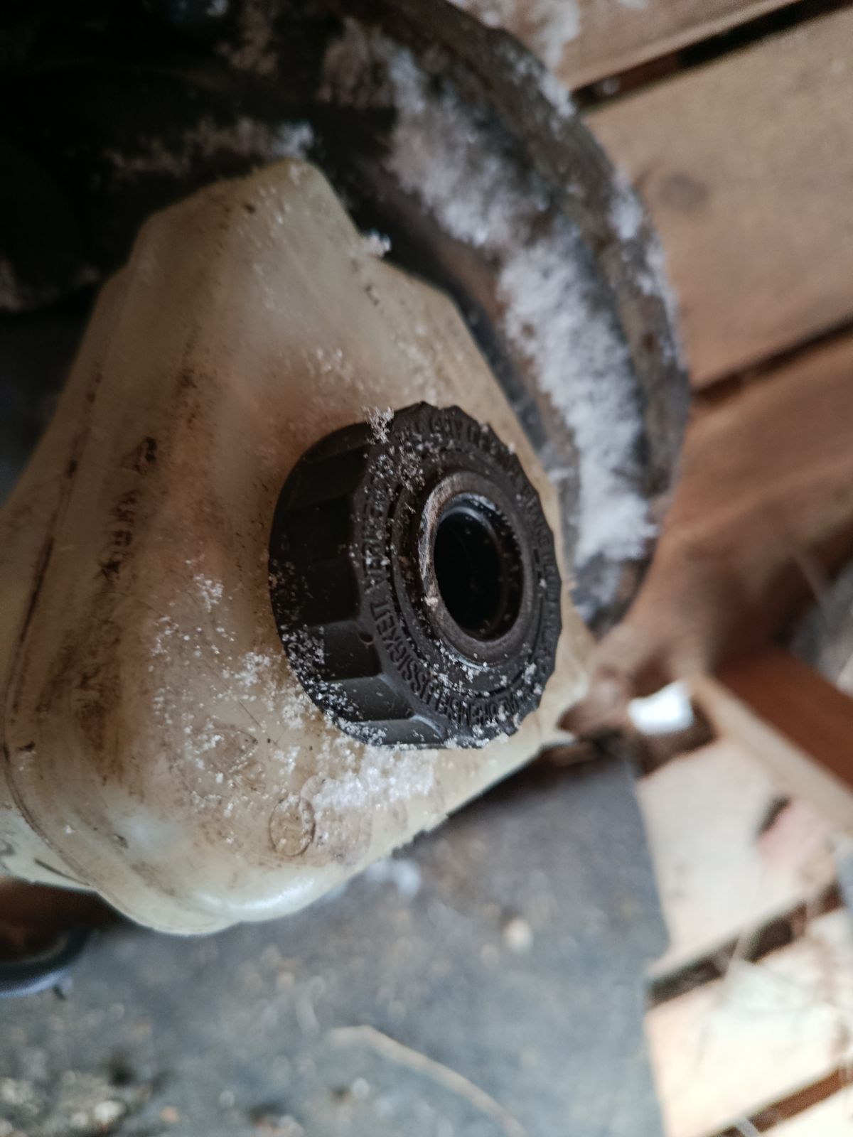 Главный тормозной цилиндр на Audi Q7 4L BUG Фото 8