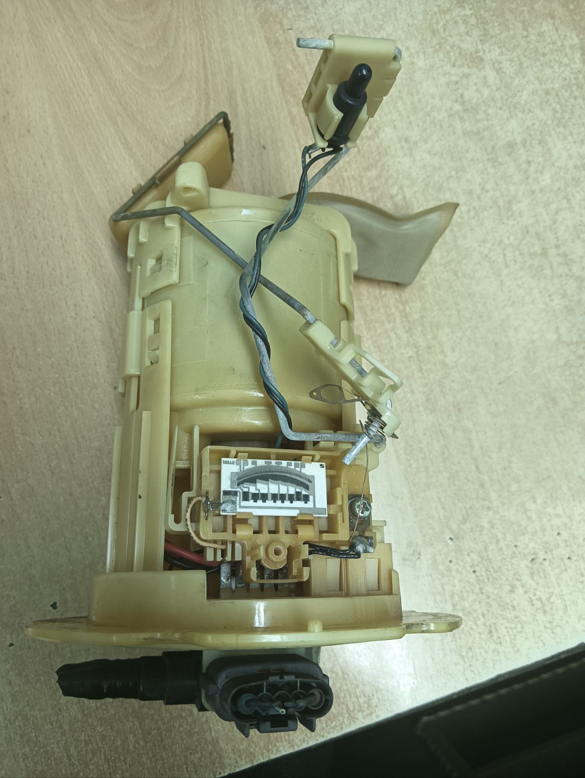 Бензонасос 250604M400 на Nissan Sunny FB15 QG15DE Фото 3