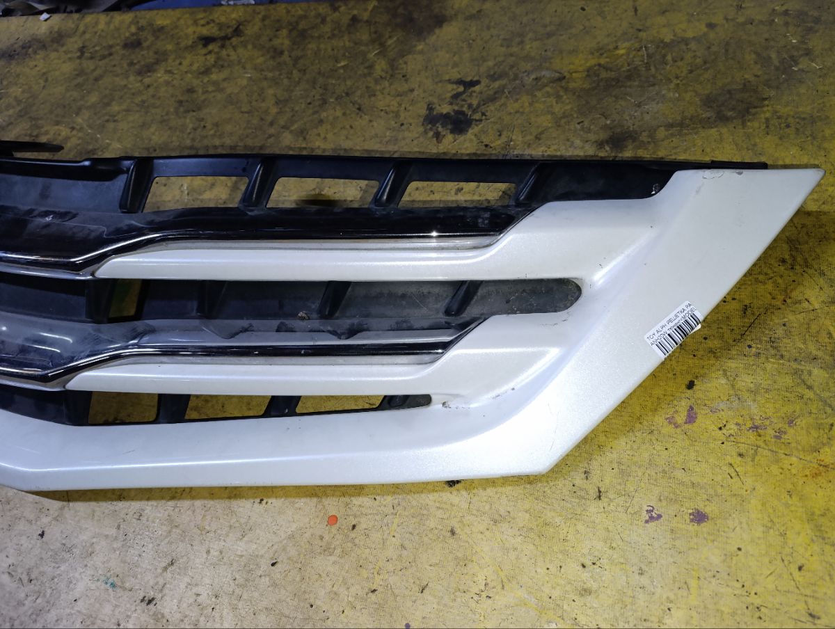 Решетка радиатора на Toyota Alphard ANH20W Фото 8