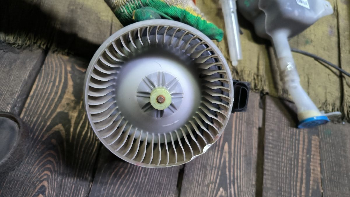 Мотор печки 79310-TF0-003 на Honda Fit GE6 Фото 3