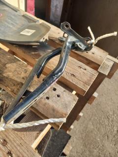 Крепление капота на Honda Stepwgn RK6 Фото 2