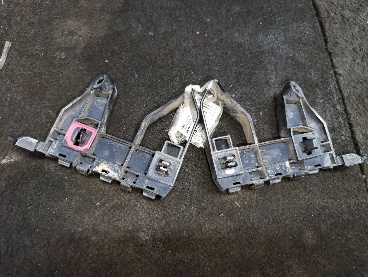 Крепление бампера на Honda Fit GE6 Фото 3