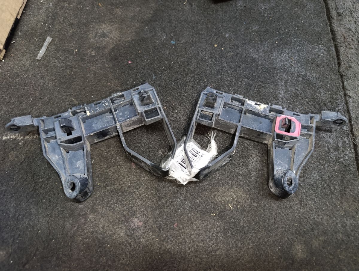 Крепление бампера на Honda Fit GE6 Фото 5