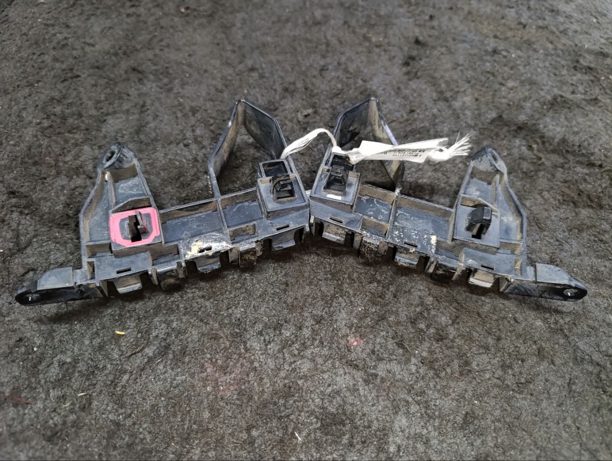 Крепление бампера на Honda Fit GE6 Фото 8