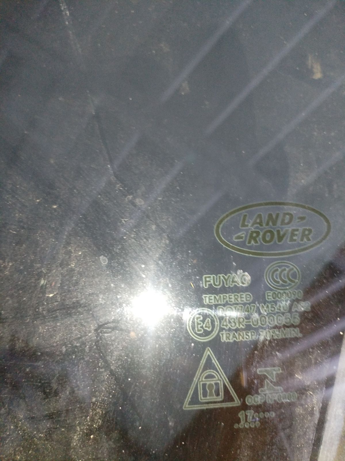 Стекло на Land Rover Discovery Sport L550 Фото 2