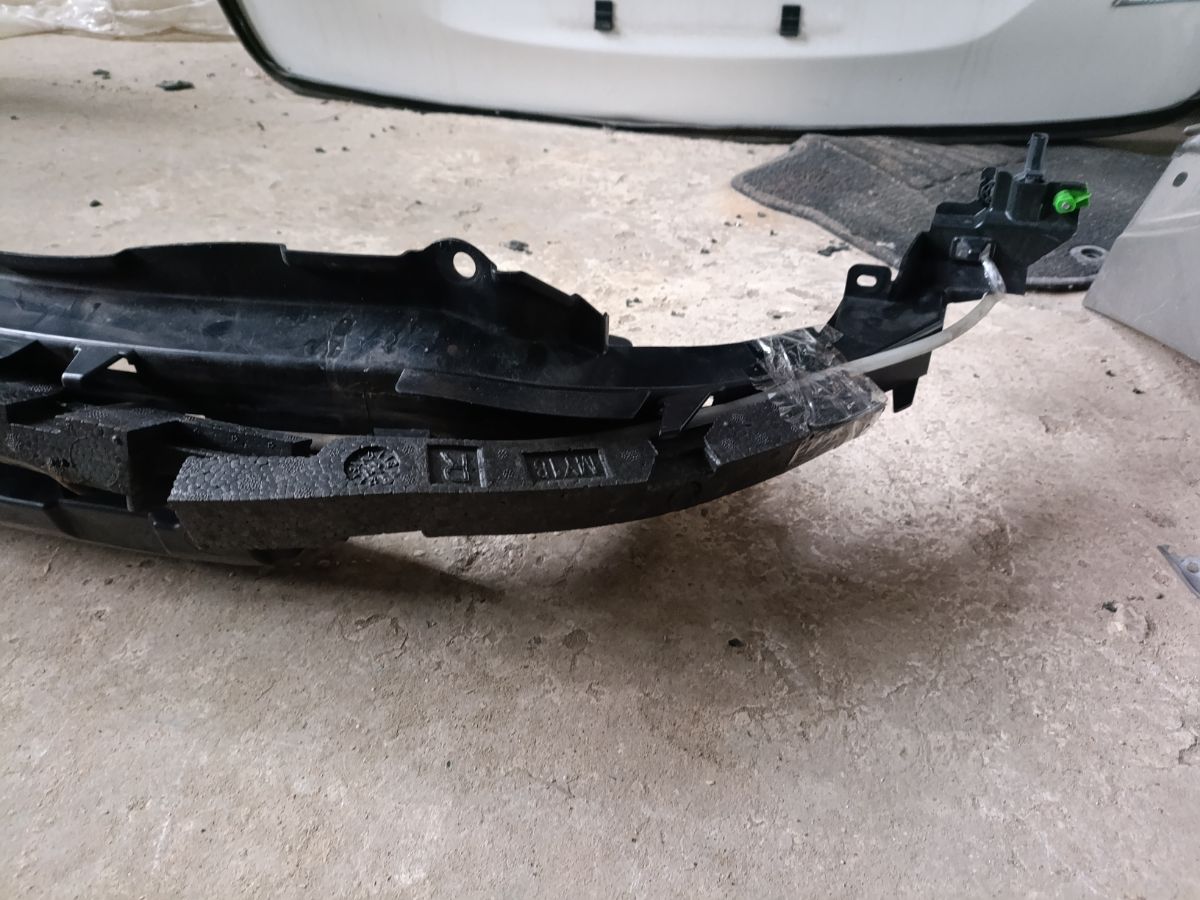 Крепление бампера JK72-17E778-BA на Land Rover Discovery Sport L550 Фото 10