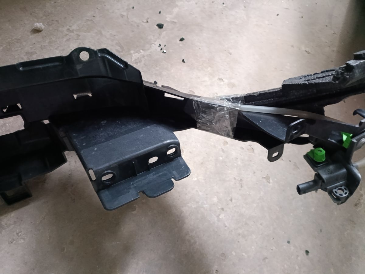 Крепление бампера JK72-17E778-BA на Land Rover Discovery Sport L550 Фото 14