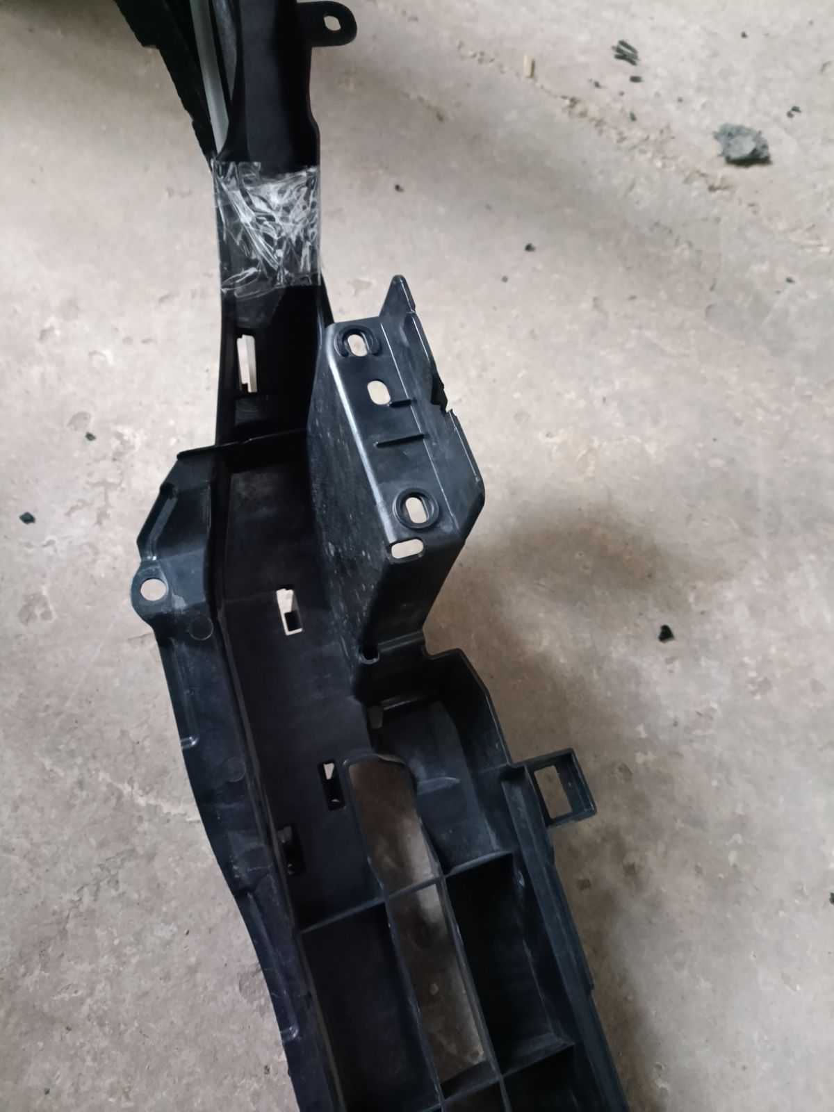 Крепление бампера JK72-17E778-BA на Land Rover Discovery Sport L550 Фото 19