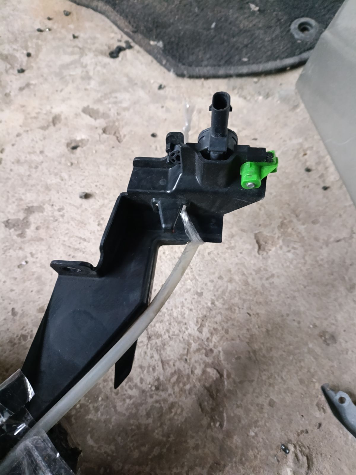 Крепление бампера JK72-17E778-BA на Land Rover Discovery Sport L550 Фото 7