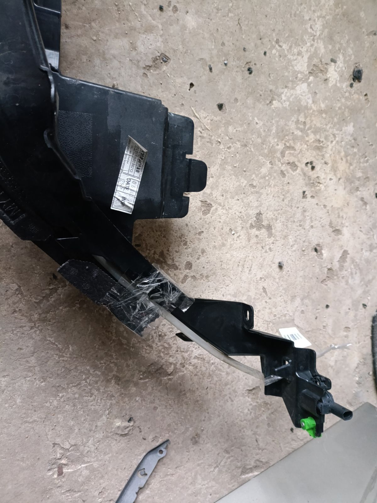 Крепление бампера JK72-17E778-BA на Land Rover Discovery Sport L550 Фото 8