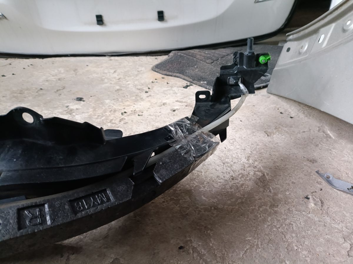 Крепление бампера JK72-17E778-BA на Land Rover Discovery Sport L550 Фото 9
