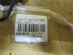 Датчик ABS 57455-TF0-003 на Honda Fit GE6 L13A Фото 2