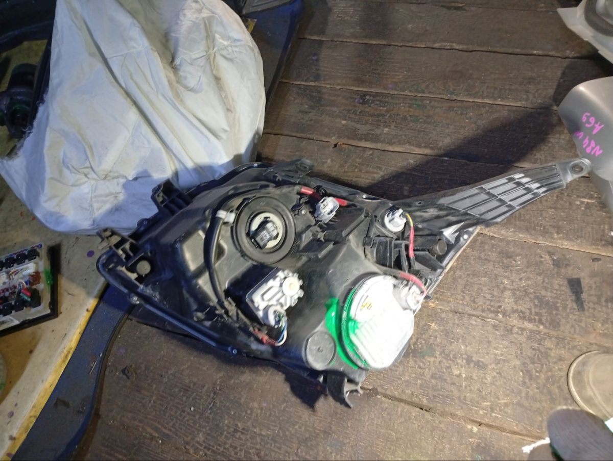 Фара 28-226 28-226 на Toyota Voxy ZRR70G Фото 6