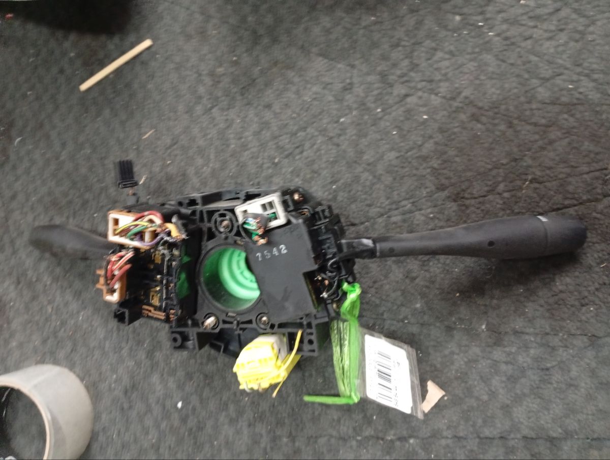 Переключатель поворотов на Nissan Bluebird Sylphy QG10 Фото 6