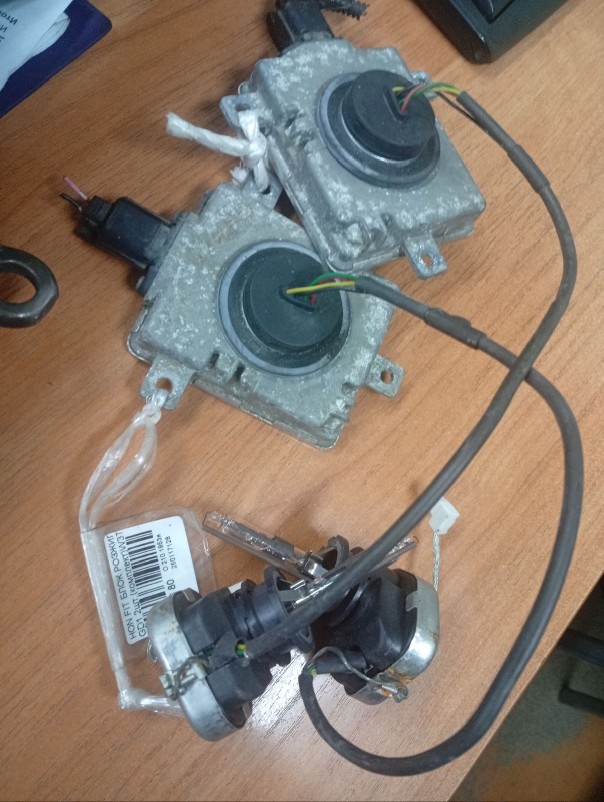 Блок розжига ксенона на Honda Fit GD1 Фото 3