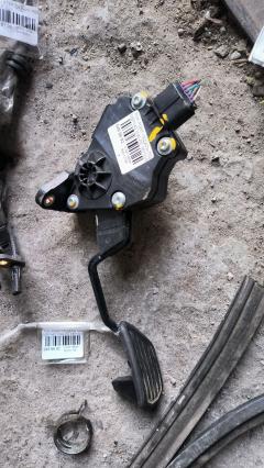 Педаль подачи топлива 78110-52100 на Toyota Porte NSP140 1NR-FE Фото 3