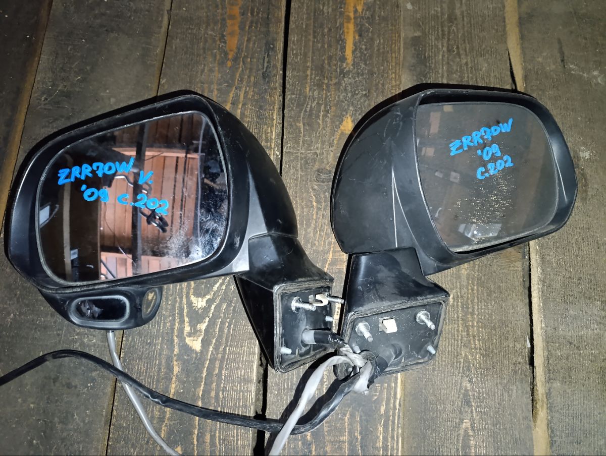 Зеркало двери боковой на Toyota Voxy ZRR70W Фото 11
