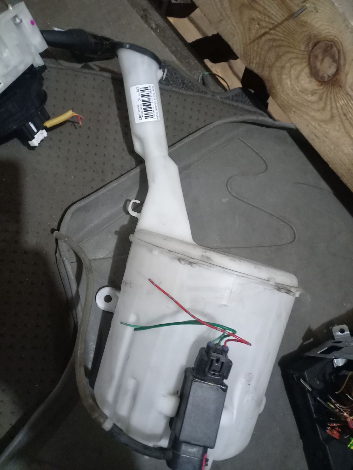 Бачок омывателя 85315-52050 на Toyota Sienta NCP81G Фото 4