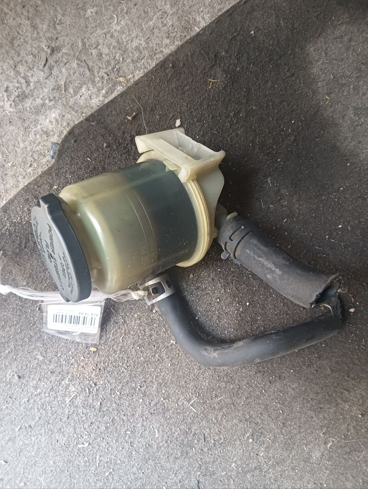 Бачок гидроусилителя 44360-44010, 44360-44030 на Toyota Noah AZR60G 1AZ-FSE Фото 3