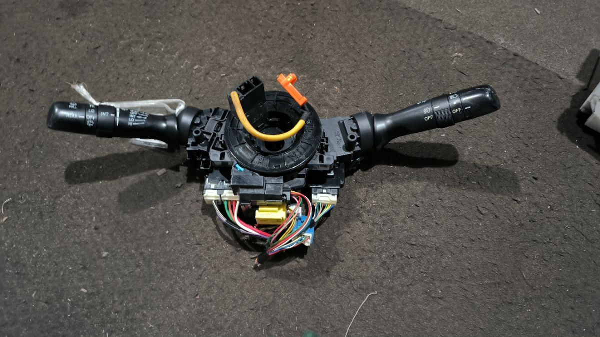 Переключатель поворотов на Toyota Prius ZVW30 Фото 6