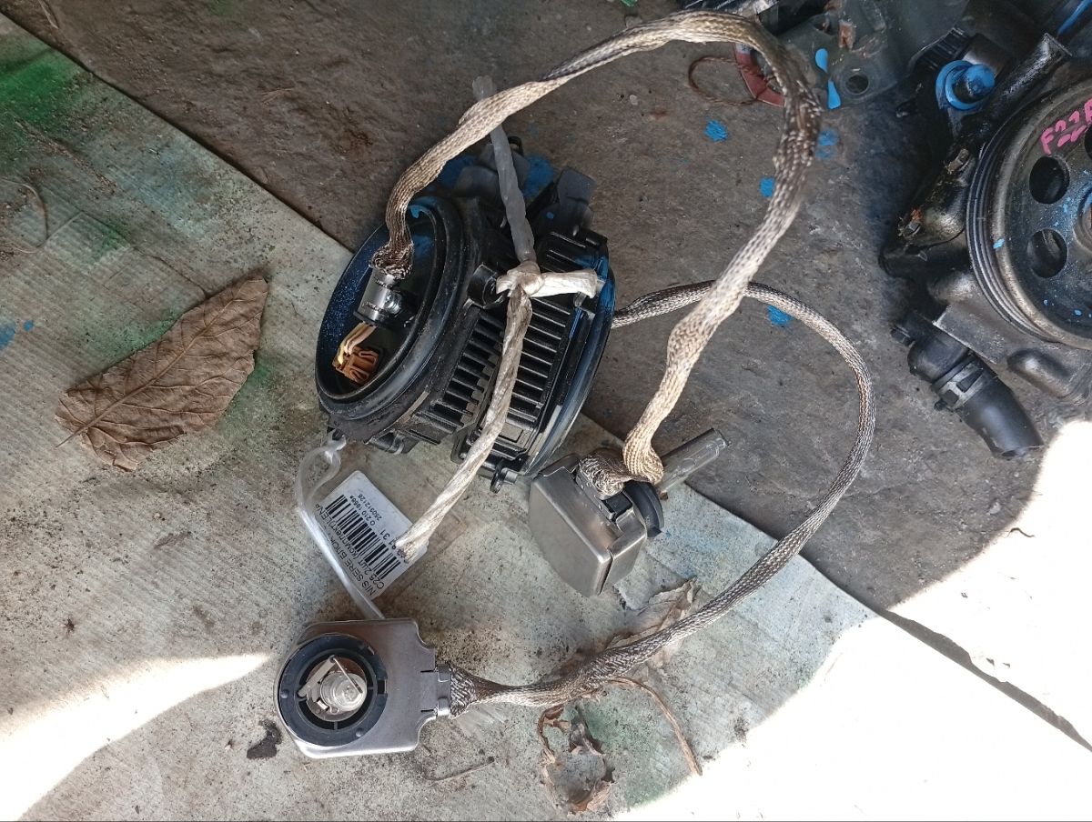 Блок розжига ксенона на Nissan Serena C25 Фото 2