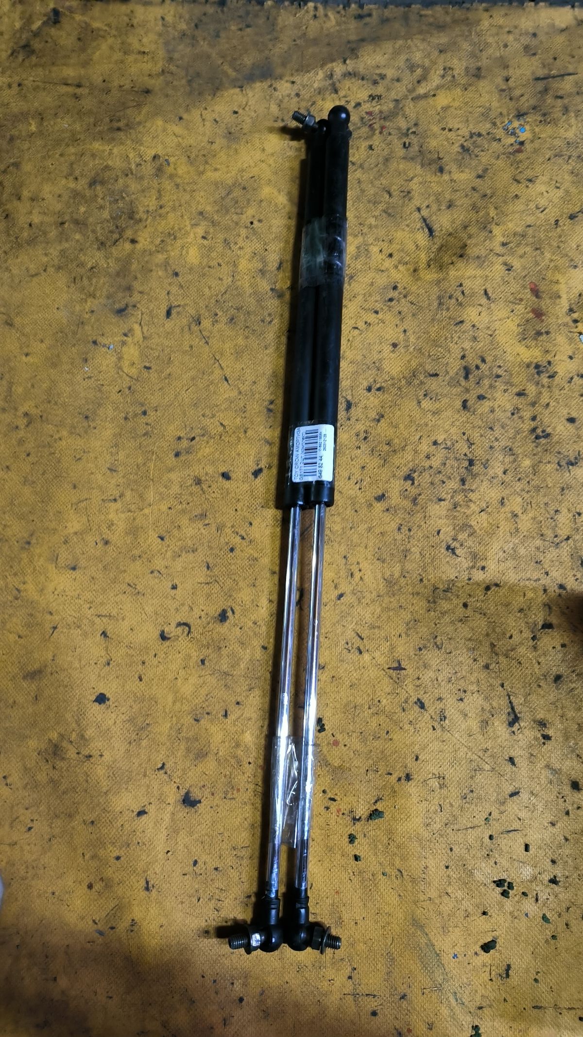 Амортизатор капота на Toyota Crown GS171 Фото 2