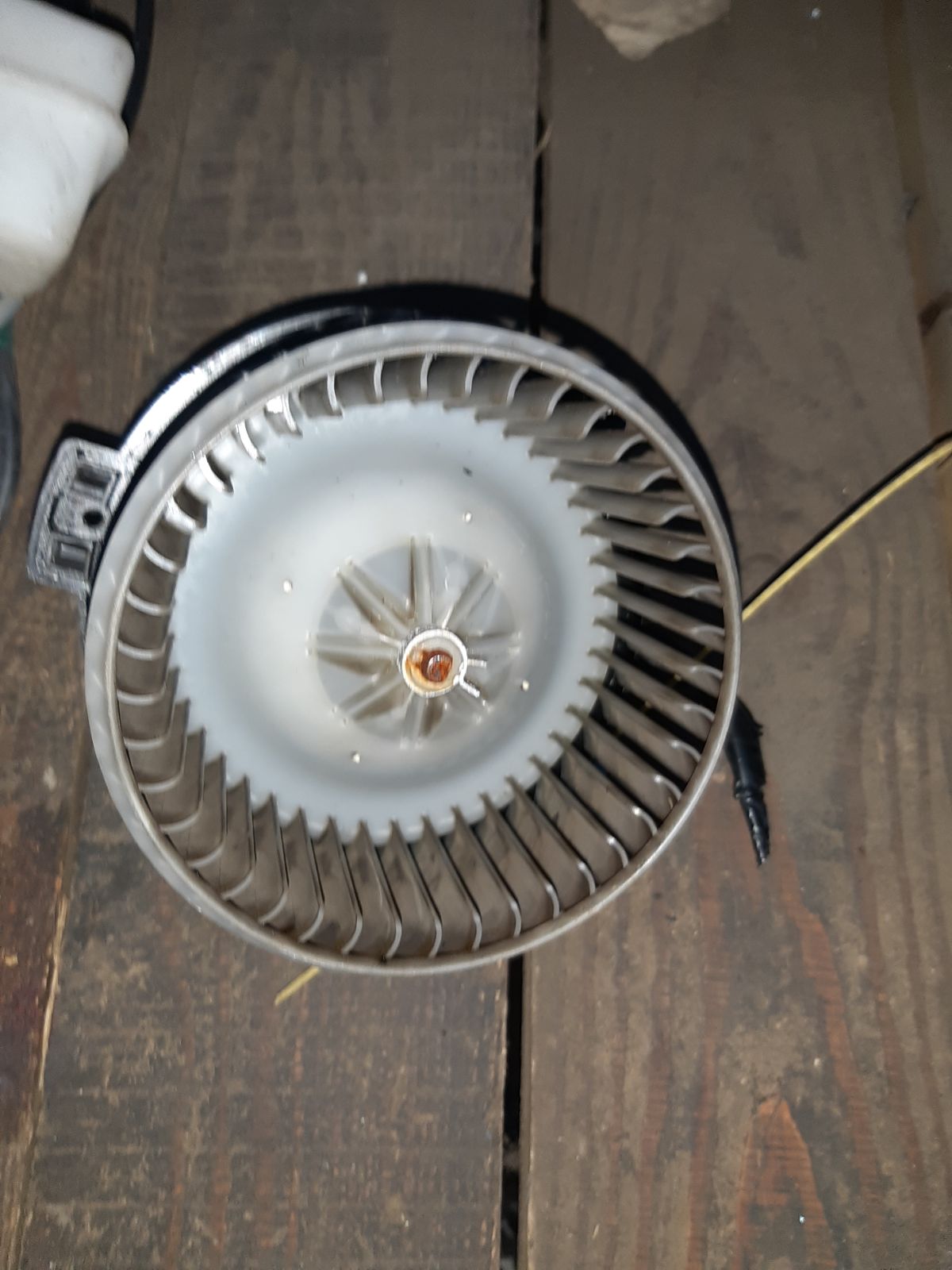 Мотор печки 87103-12050 на Toyota Caldina AZT241W Фото 4